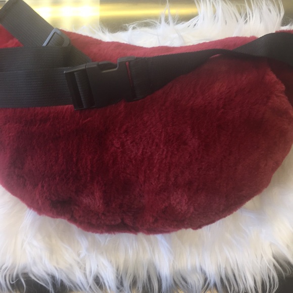 Fuzzy Fanny bag w/front pockets - Picture 1 of 3